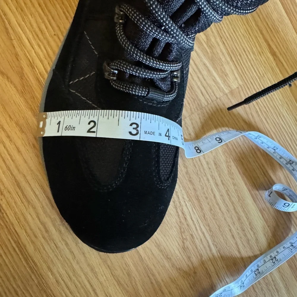 Khombu Black Snow Boots Size 10